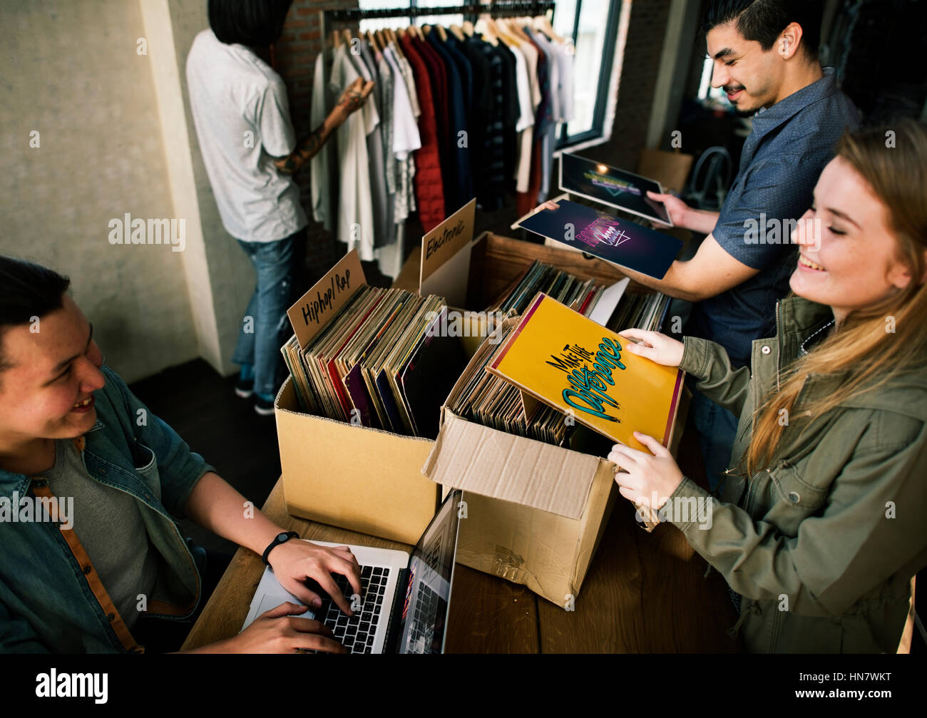 Vinyl Record Store Musik einkaufen Oldschool Klassiker Konzept Stockfoto