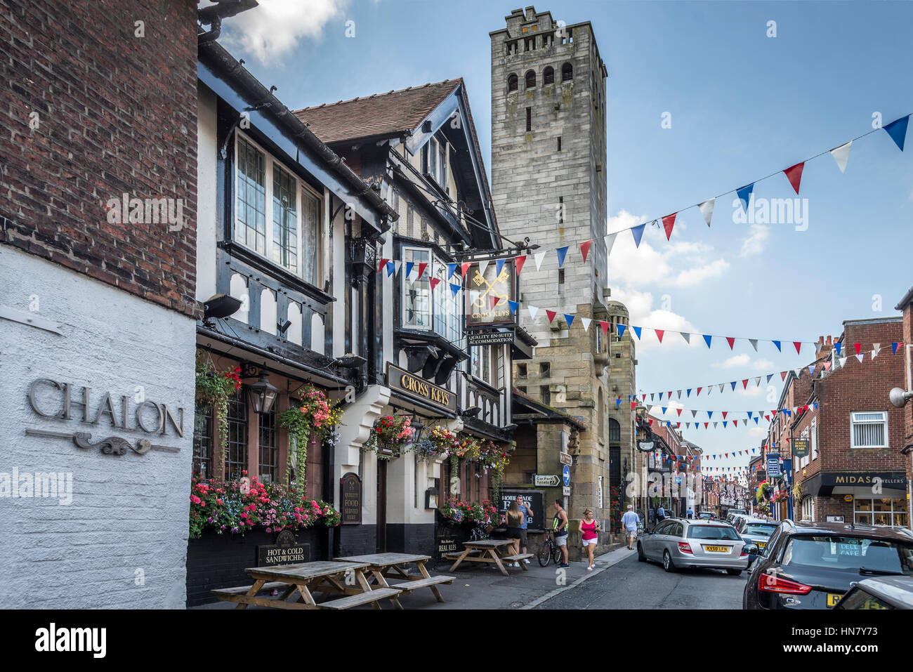 Knutsford Cheshire Nordwestengland. Wahlkreis Stadt des ehemaligen Schatzkanzler George Osborne M.P. Die Szene zeigt die Cross Keys-Kneipe Stockfoto