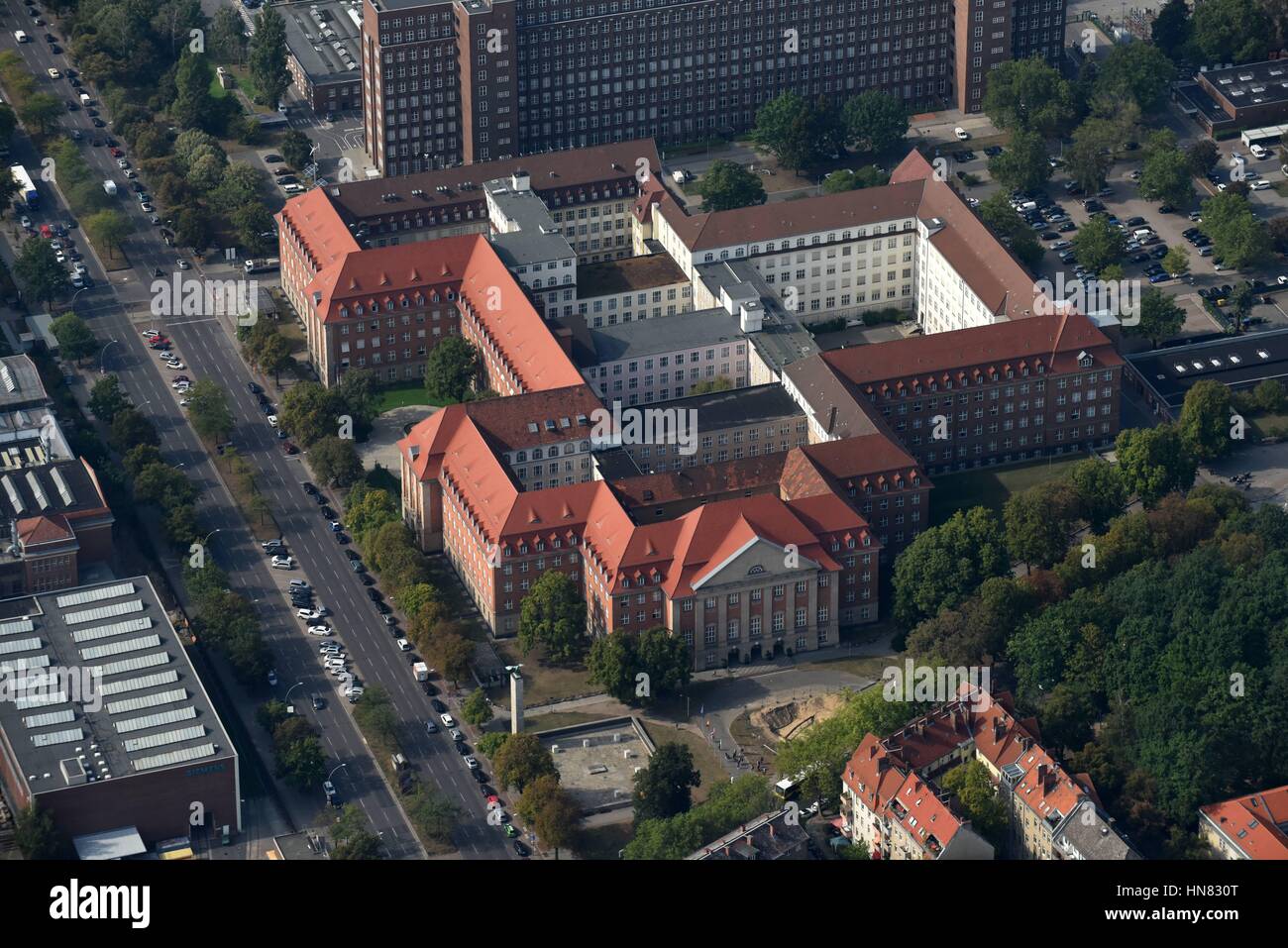 Berlin, Deutschland. 16. Sep, 2016. Luftaufnahme Verwaltungsgebäude des Industriegebiets der Siemens AG in Nonnendammallee in Berlin am 16. September 2016. NEIN KEINE POD DRAHT | Nutzung weltweit Credit: Dpa/Alamy Live-Nachrichten Stockfoto
