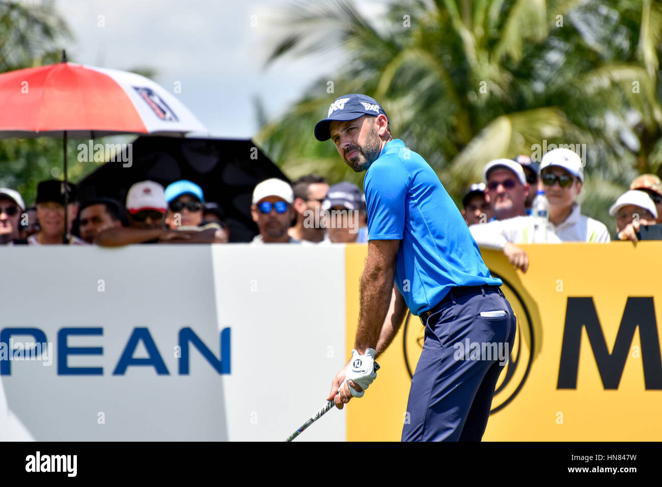 Kuala Lumpur, Malaysia. 9. Februar 2017. Charl SCHWARTZEL aus Südafrika spielt einen Schuss bei Tag eins der Maybank Meisterschaft Malaysia im Saujana Golf Club am 9. Februar 2017 in Kuala Lumpur, Malaysia. Bildnachweis: Chris JUNG/Alamy Live-Nachrichten Stockfoto