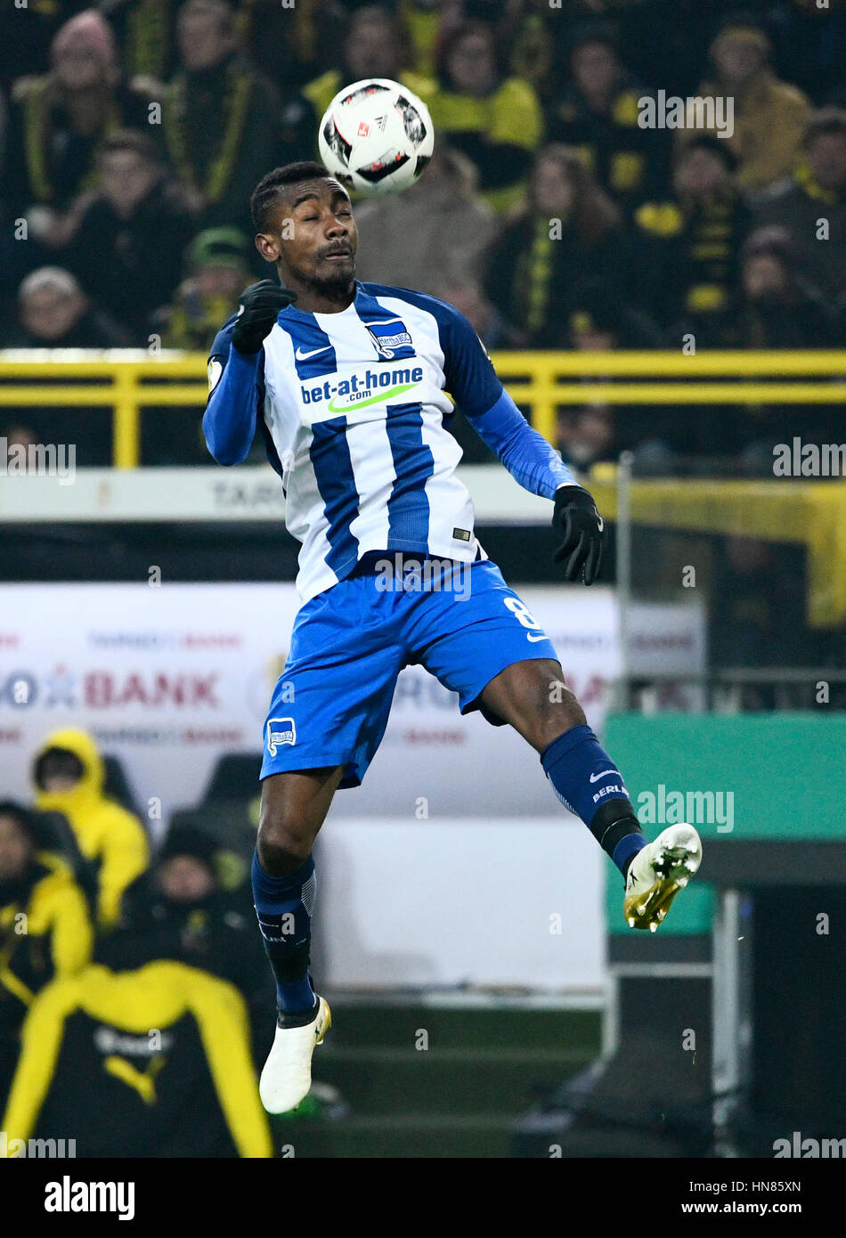 Signal-Iduna-Park Dortmund, Deutschland. 8. Februar 2017. DFB-Pokal-Runde DFB-Pokal 2016/17 der sechzehn, Borussia Dortmund (BVB) vs. Hertha BSC---Salomon Kalou (Hertha) Credit: Kolvenbach/Alamy Live-Nachrichten Stockfoto