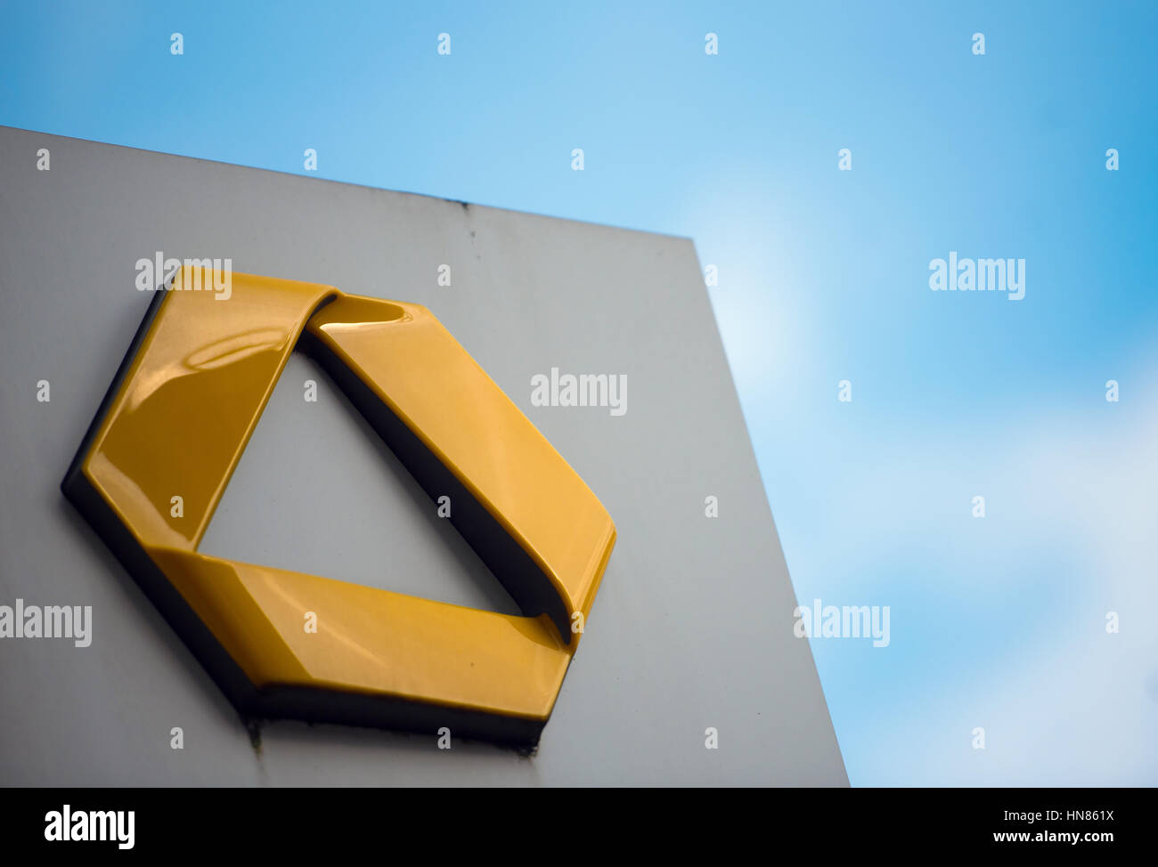 Commerzbank AG Logo gesehen in Frankfurt/Main, Deutschland, 9. Februar 2017. Der Vorstand der Banken- und Finanzsektor Dienstleistungsunternehmen hat seine Ergebnisse für das Jahr 2016 und gab einen Ausblick für das Jahr 2017. Foto: Andreas Arnold/dpa Stockfoto