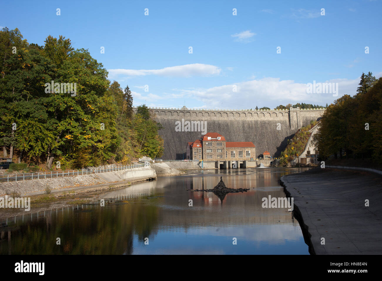 Europa, Polen, Pilchowice Dam und Wasserkraftwerk, historisches Kraftwerk aus dem Jahr 1912, Industriedenkmal Stockfoto