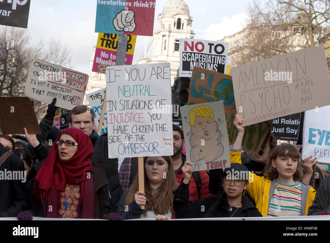 Trump März zu stoppen. Ein Protestmarsch fand in London zu fordern das Trump angestiftet Verbot sieben muslimischen Ländern aufgehoben werden. Stockfoto