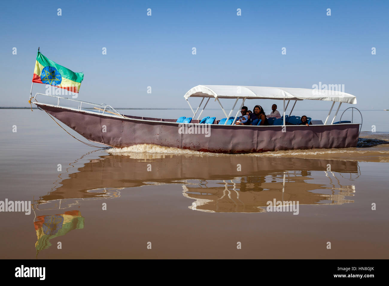 Einer äthiopischen Familie einen Ausflug mit dem Boot auf den See, Lake Ziway, Äthiopien nehmen Stockfoto