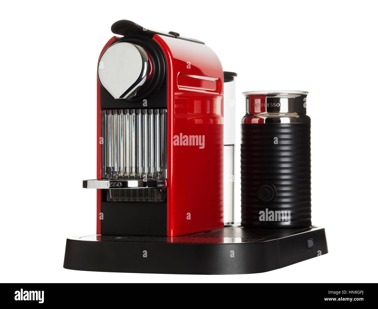 Rot Nespresso Citiz plus Milchkaffee pod Maschine von Krups isoliert auf  weißem Hintergrund Stockfotografie - Alamy