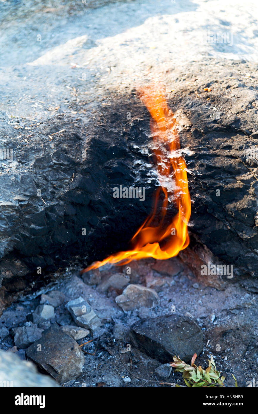Unscharfe In Der Turkei Das Ewige Feuer Der Chimare Aus Erdgas In Den Felsen Stockfotografie Alamy