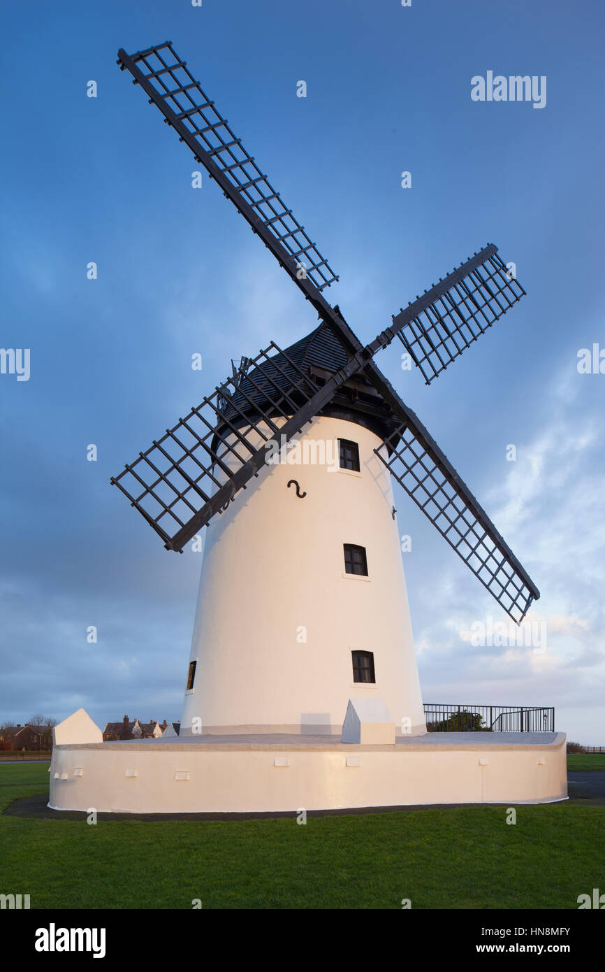 Lytham Windmühle liegt auf Lytham Green in der Küstenstadt Lytham St Annes, Lancashire, England. Es ist die Art, bekannt als Turm Mühle und w Stockfoto