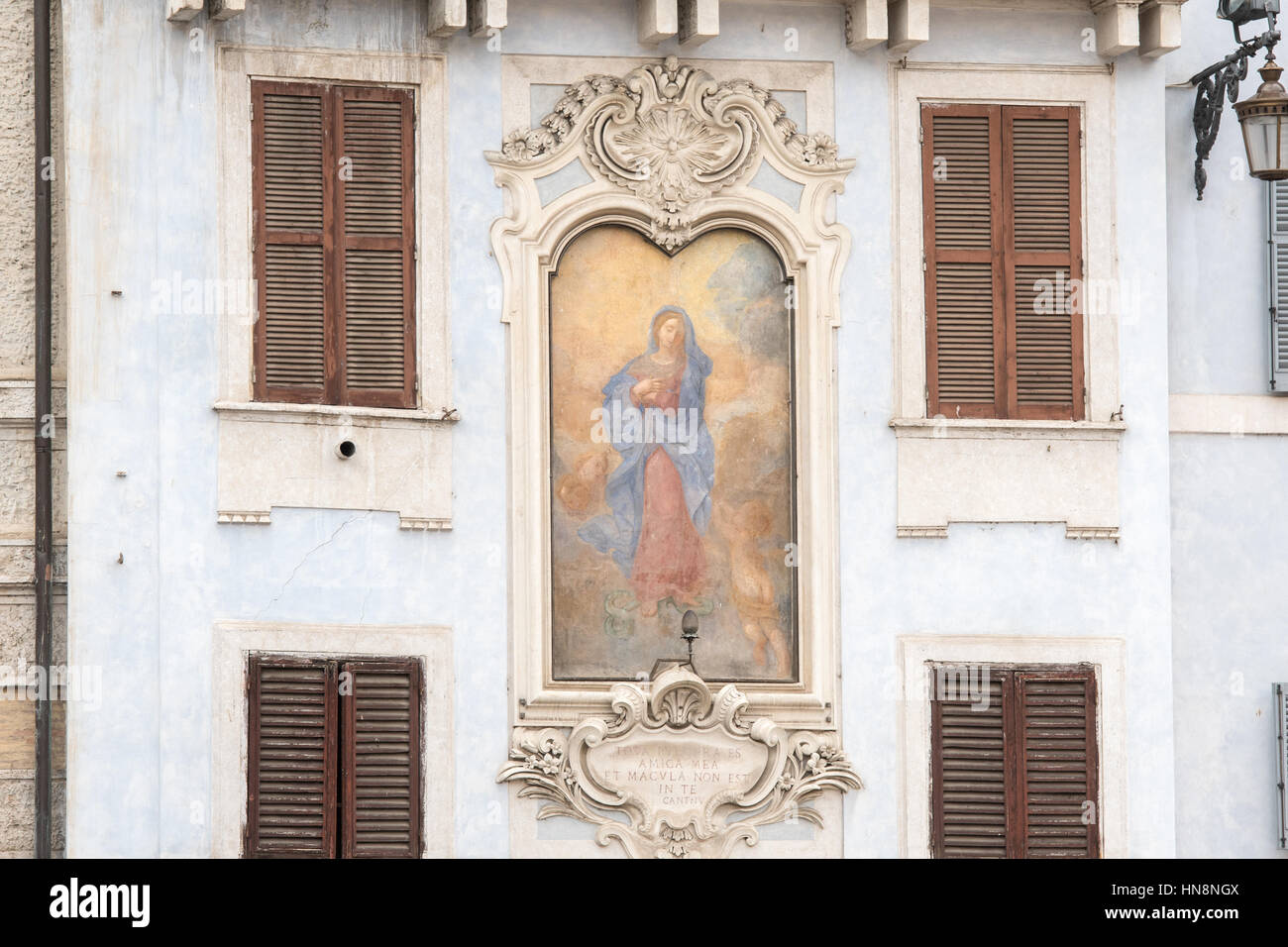 Rom, Italien - Wandbild von der Jungfrau Maria an einem Gebäude in der gleichen Plaza als Roman Pantheon, der am besten erhaltenen Gebäude aus dem alten Rom. Es w Stockfoto