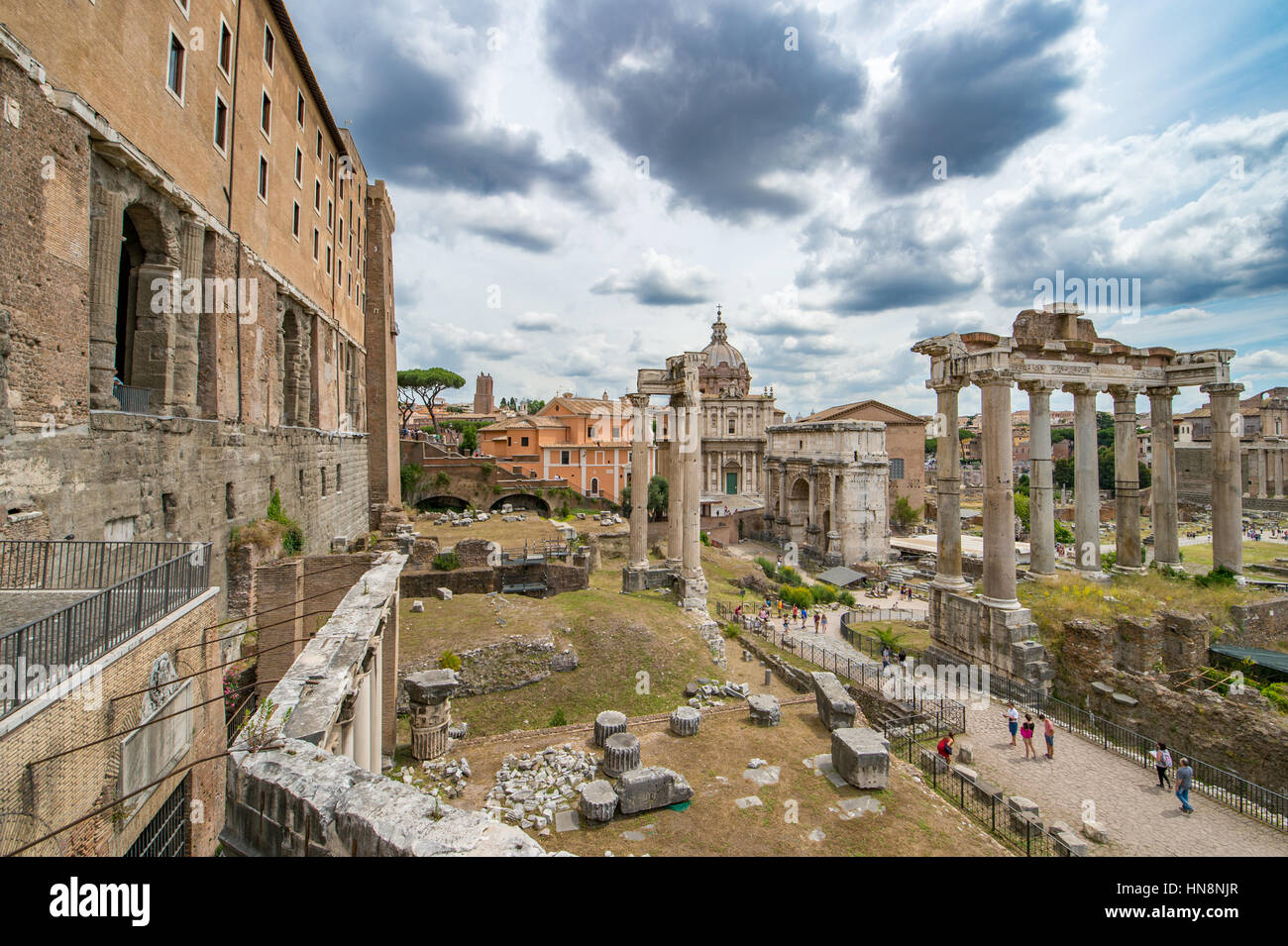 Rom, Italien: die Ruinen des Forum Romanum, die alte soziale, politische und kommerzielle Nabe des römischen Reiches. Dieser Stadtteil war Heimat von Tempeln, Ba Stockfoto