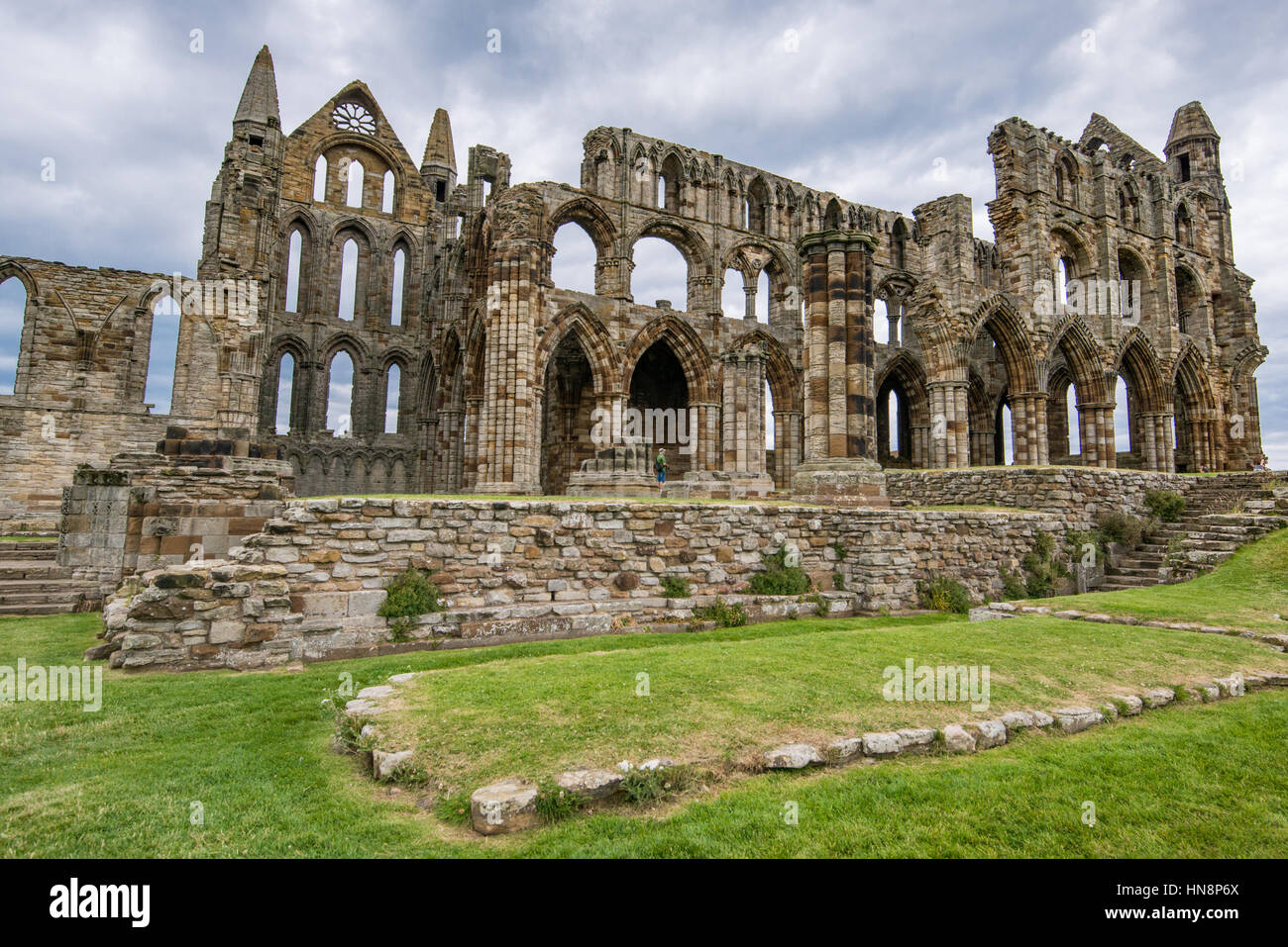 Großbritannien, England, Yorkshire - befindet sich die Rückansicht der steinerne Überreste der Whitby Abtei in England Stockfoto