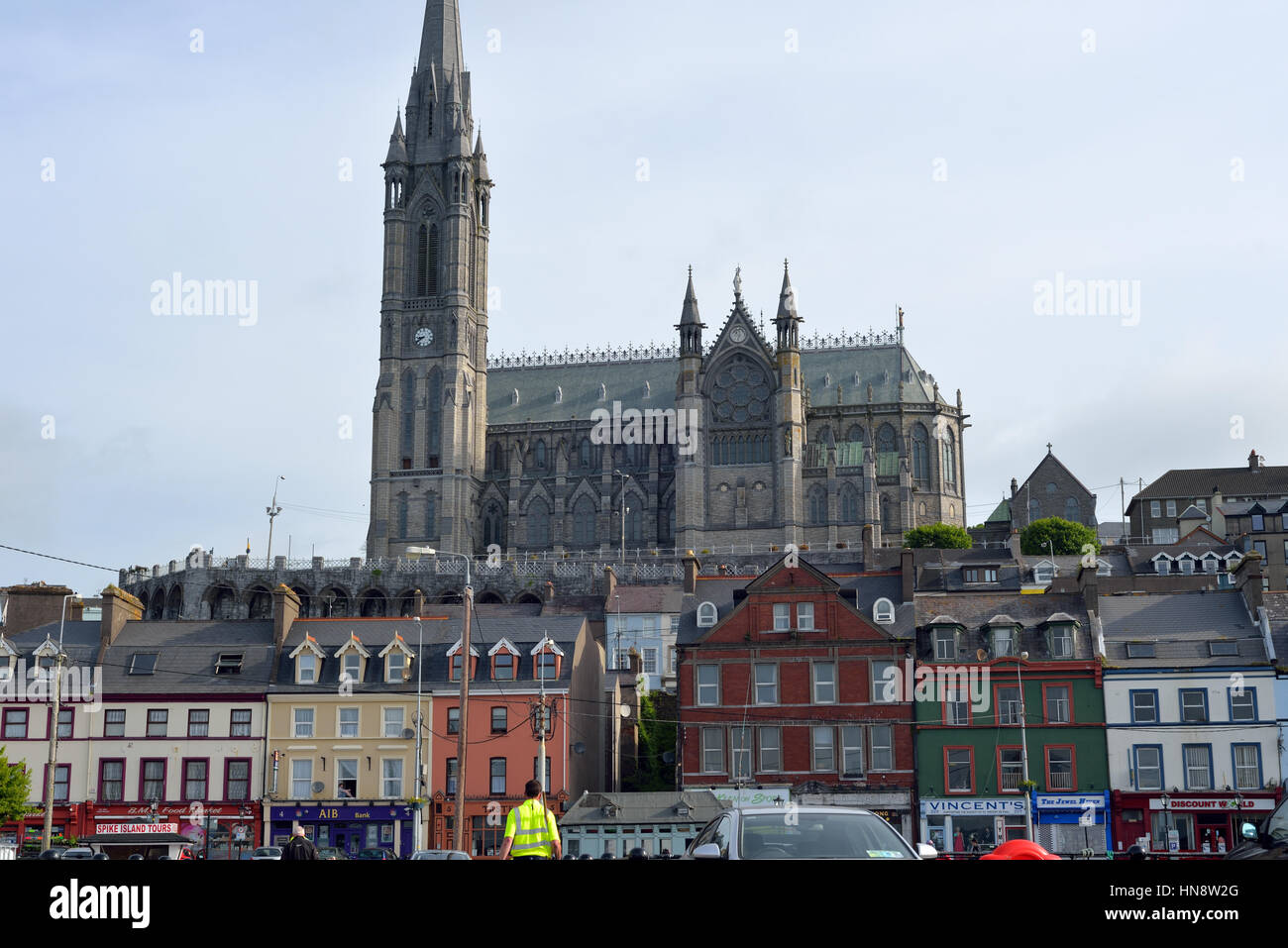 Str. Colmans Kathedrale über Cobh Stadt im County cork, Irland Stockfoto