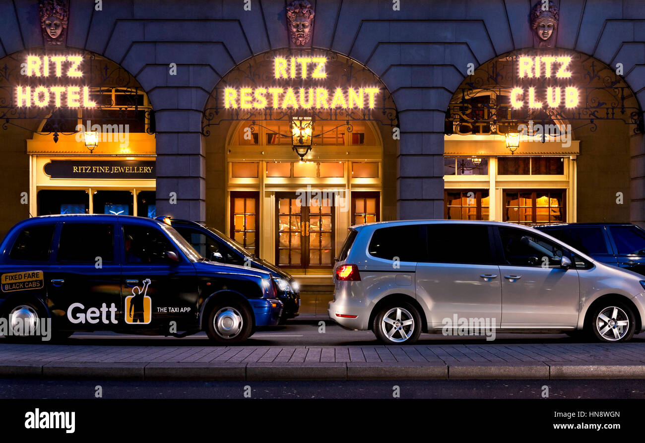Nachtaufnahme von Ritz Hotel london Stockfoto