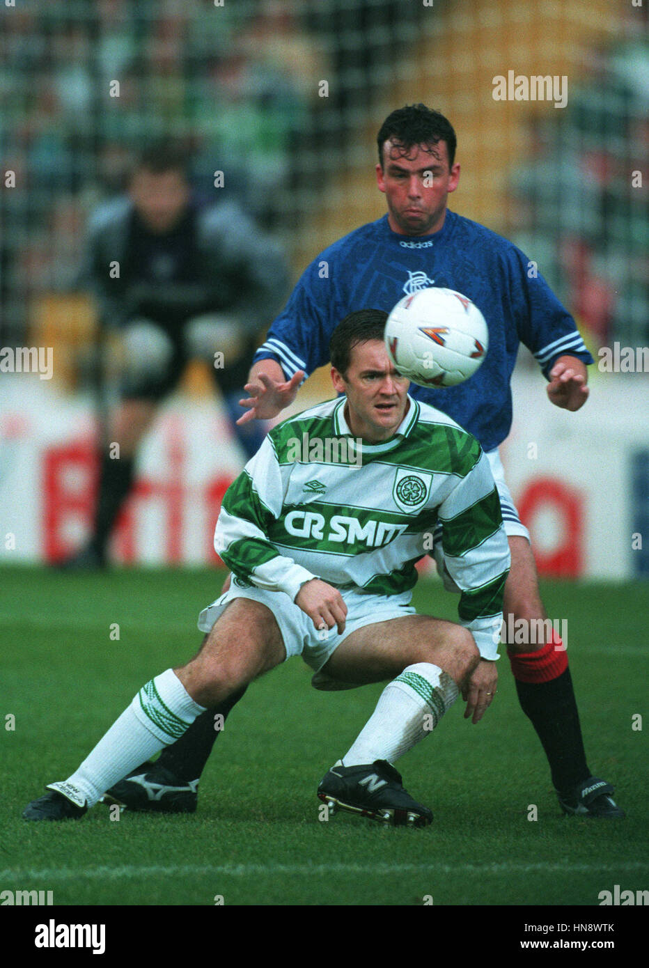 ANDY WALKER & ALAN MCLAREN keltische V RANGERS FC 2. November 1994 Stockfoto