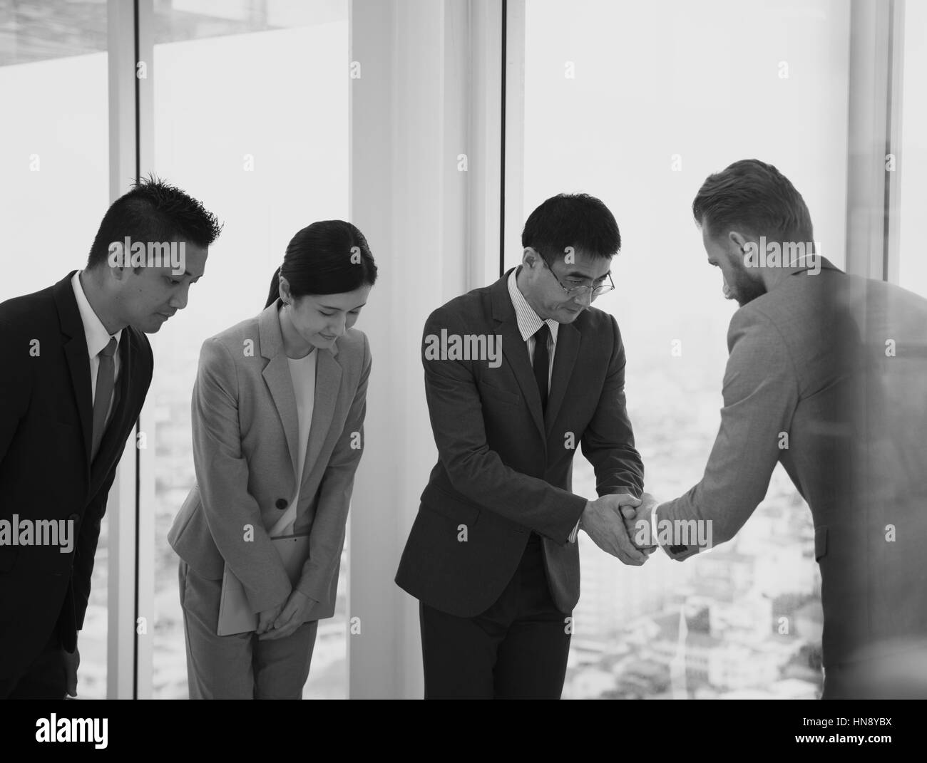 Business Partner Introductionary Handshake Bogen Stockfoto