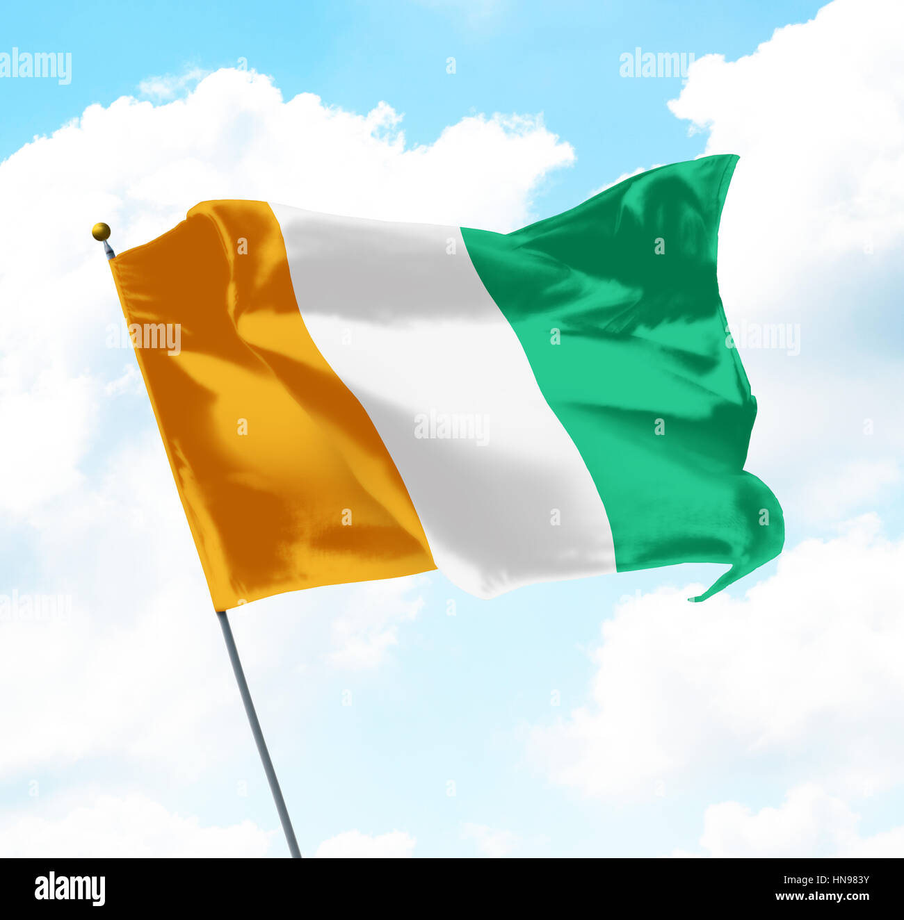 Flagge der Elfenbeinküste aufgewachsen in den Himmel Stockfoto