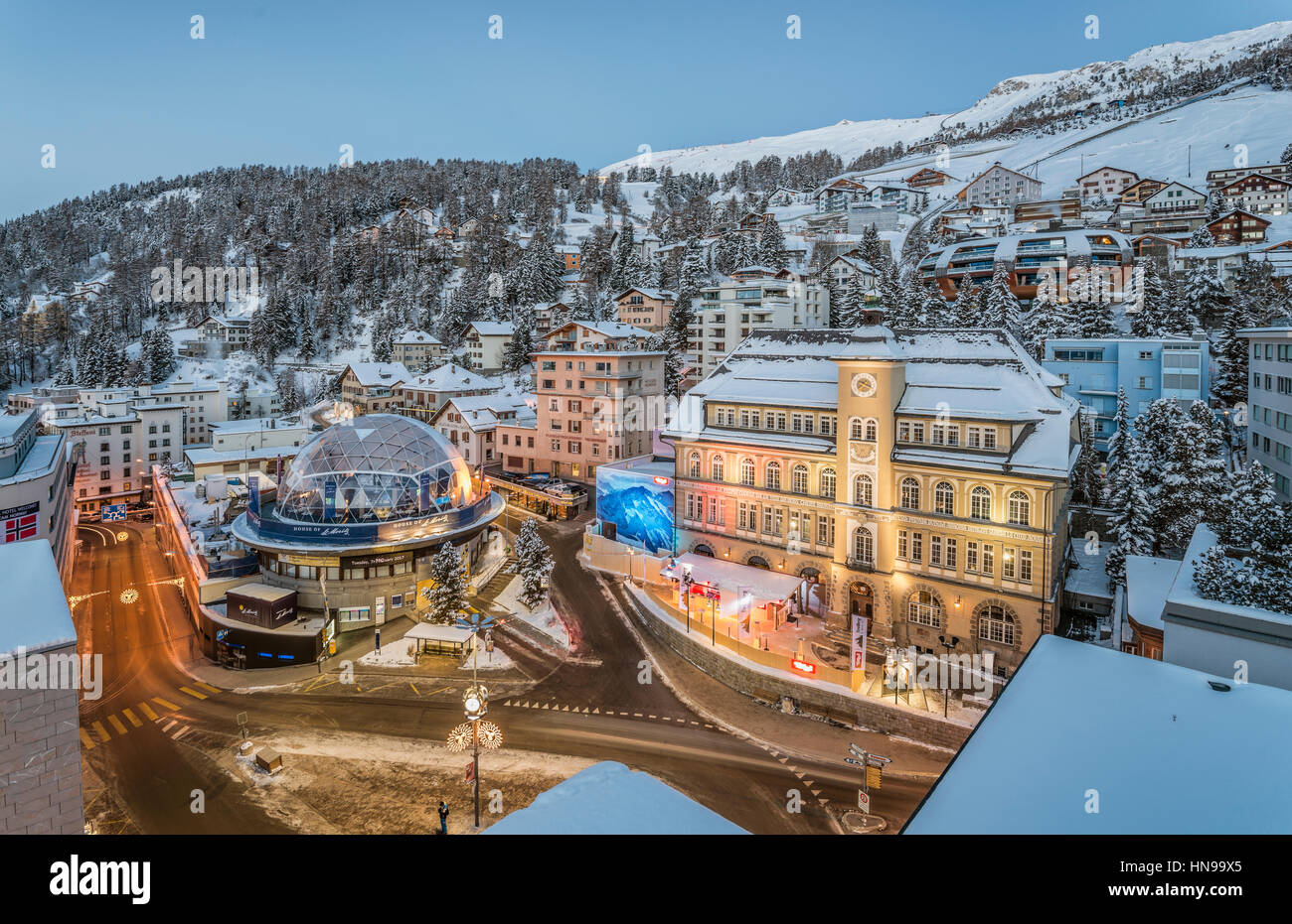 St.Moritz Schulhausplatz im Winter während der FIS ALPINEN SKI WM ST. MORITZ 2017, Graubünden, Schweiz Stockfoto