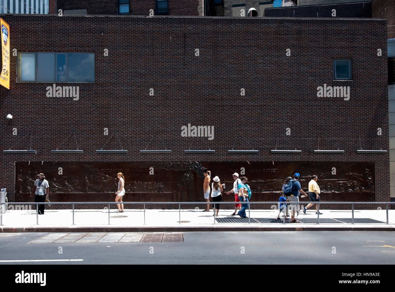 9/11 Feuerwehr Bronze Memorial Wall New York Stockfoto