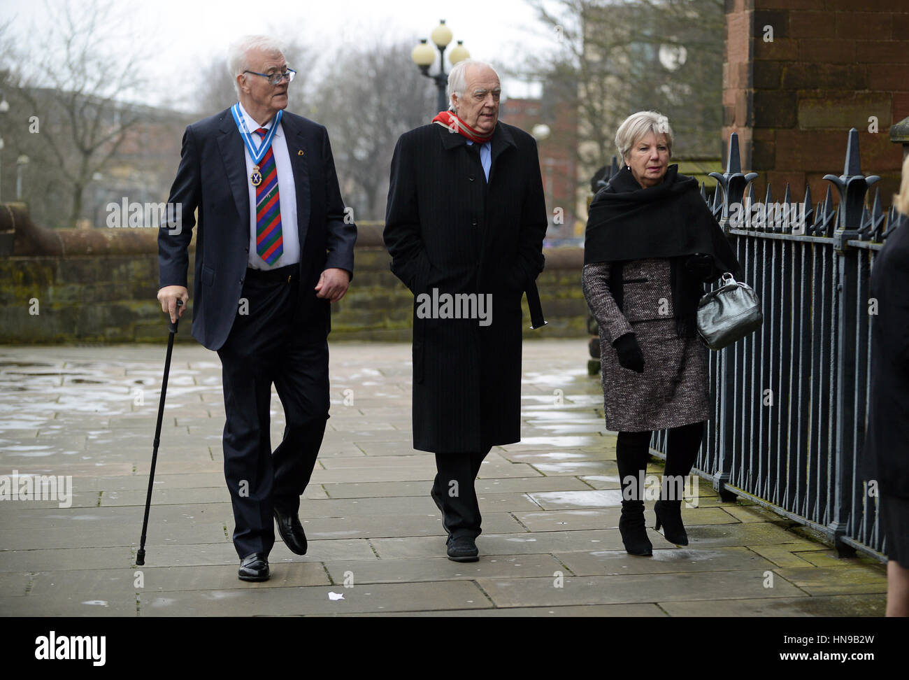 Sir Tim Rice (Mitte) bei der Trauerfeier für Baronin Rachael Heyhoe-Flint. Stockfoto