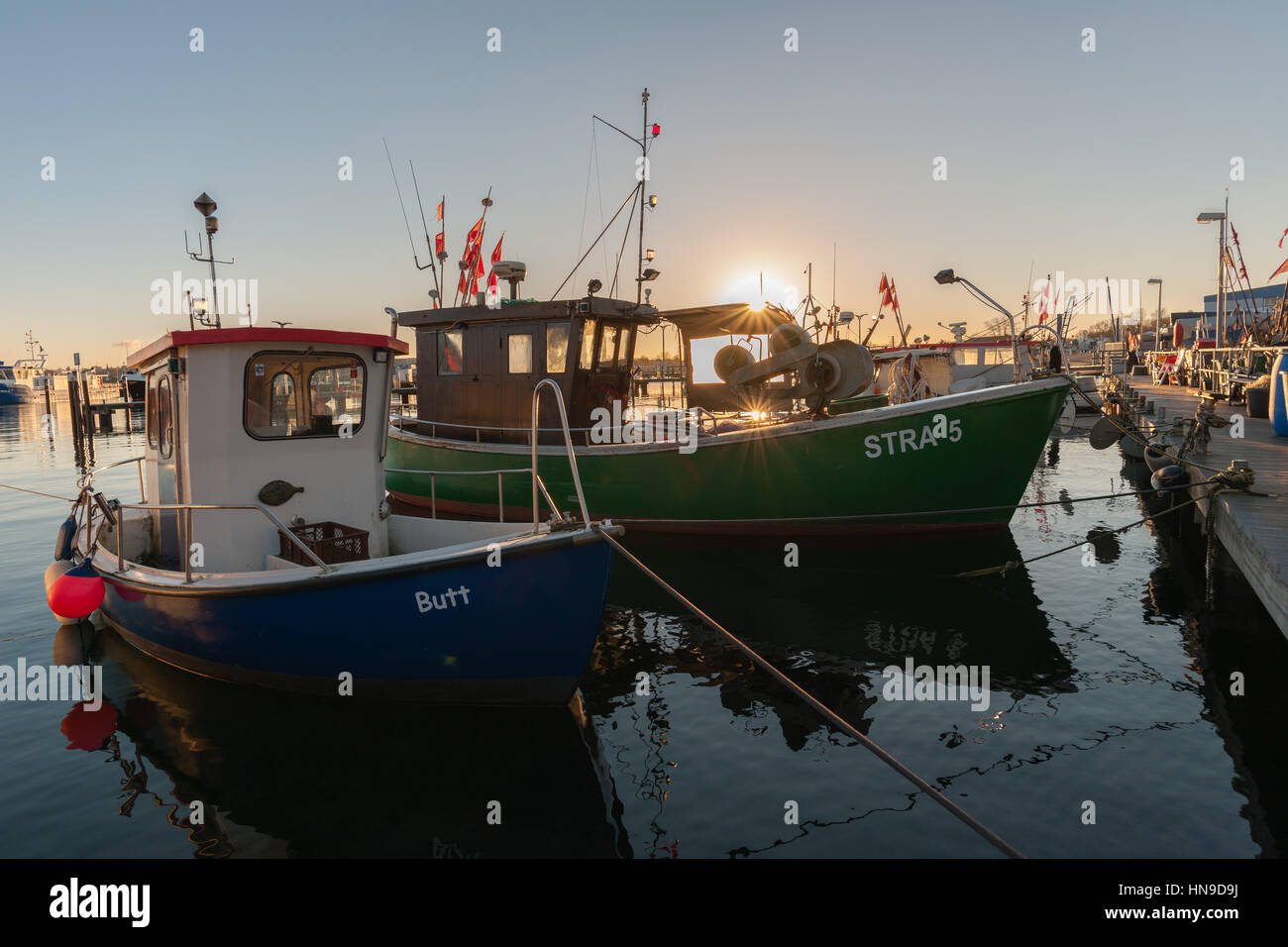 Das kleine Fischerdorf Habor Strande Gemeinschaft mit seinen Fischerbooten, Ostsee, Schleswig Holstein, Deutschland Stockfoto