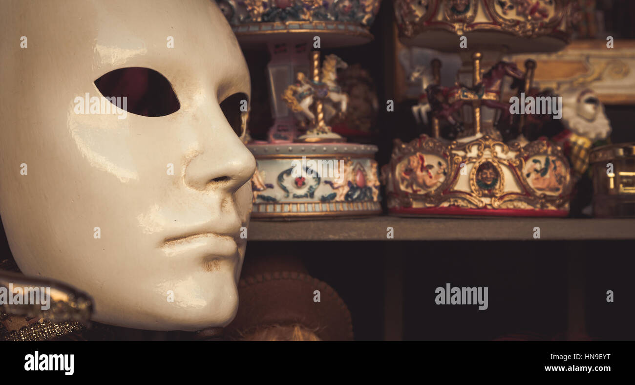 Venedig, Italien. Detail der eine originelle und traditionelle venezianische Maske. Stockfoto