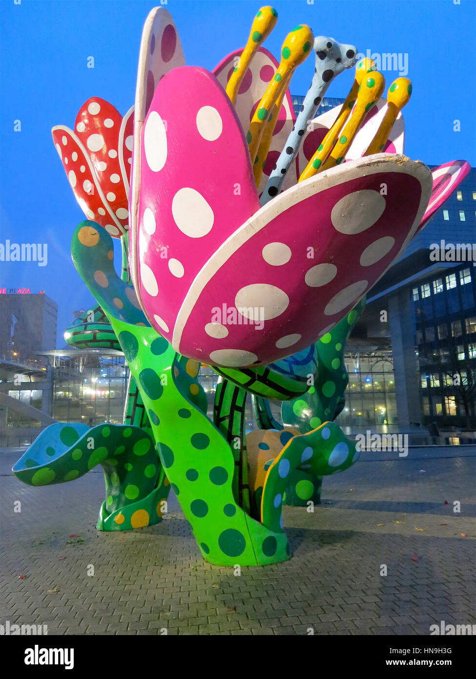 Tulpen-Skulptur von Yayoi Kusama in Lille, Frankreich. Stockfoto
