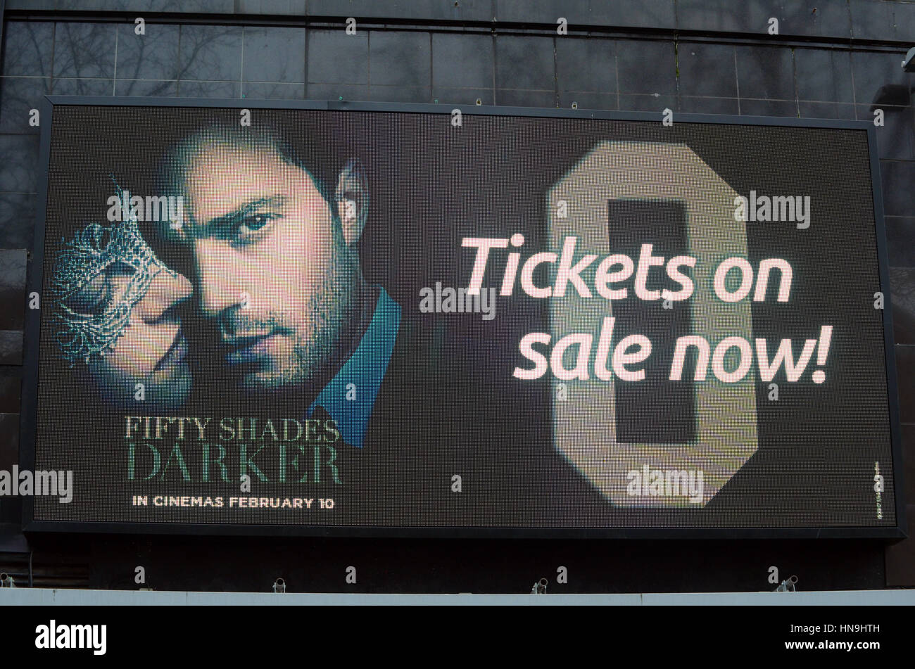 London, UK, 02.10.2017 50 dunkleren Schattierungen Plakatwand im Odeon Leicester Square im West End. Stockfoto