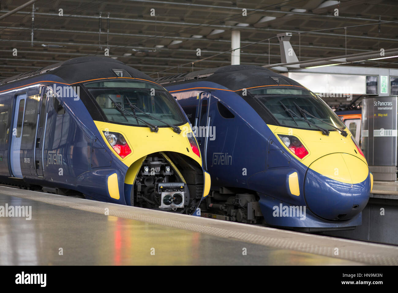 London, England, Vereinigtes Königreich. High-Speed Speer Züge verkehren von SouthEastern Eisenbahn am Bahnhof St Pancras, London UK Stockfoto