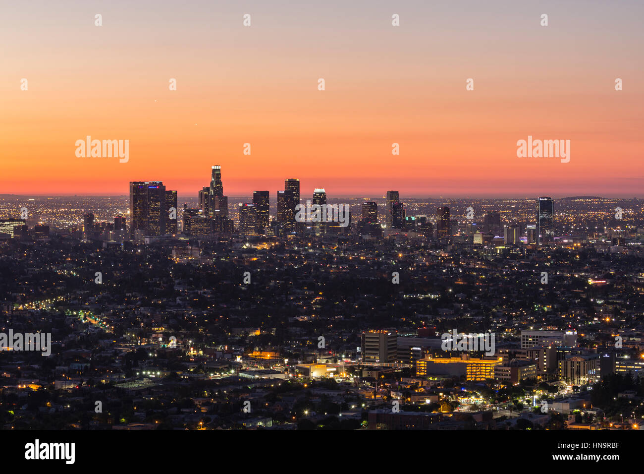 Redaktionelle Dawn Blick auf die Innenstadt von Los Angeles Architektur. Stockfoto