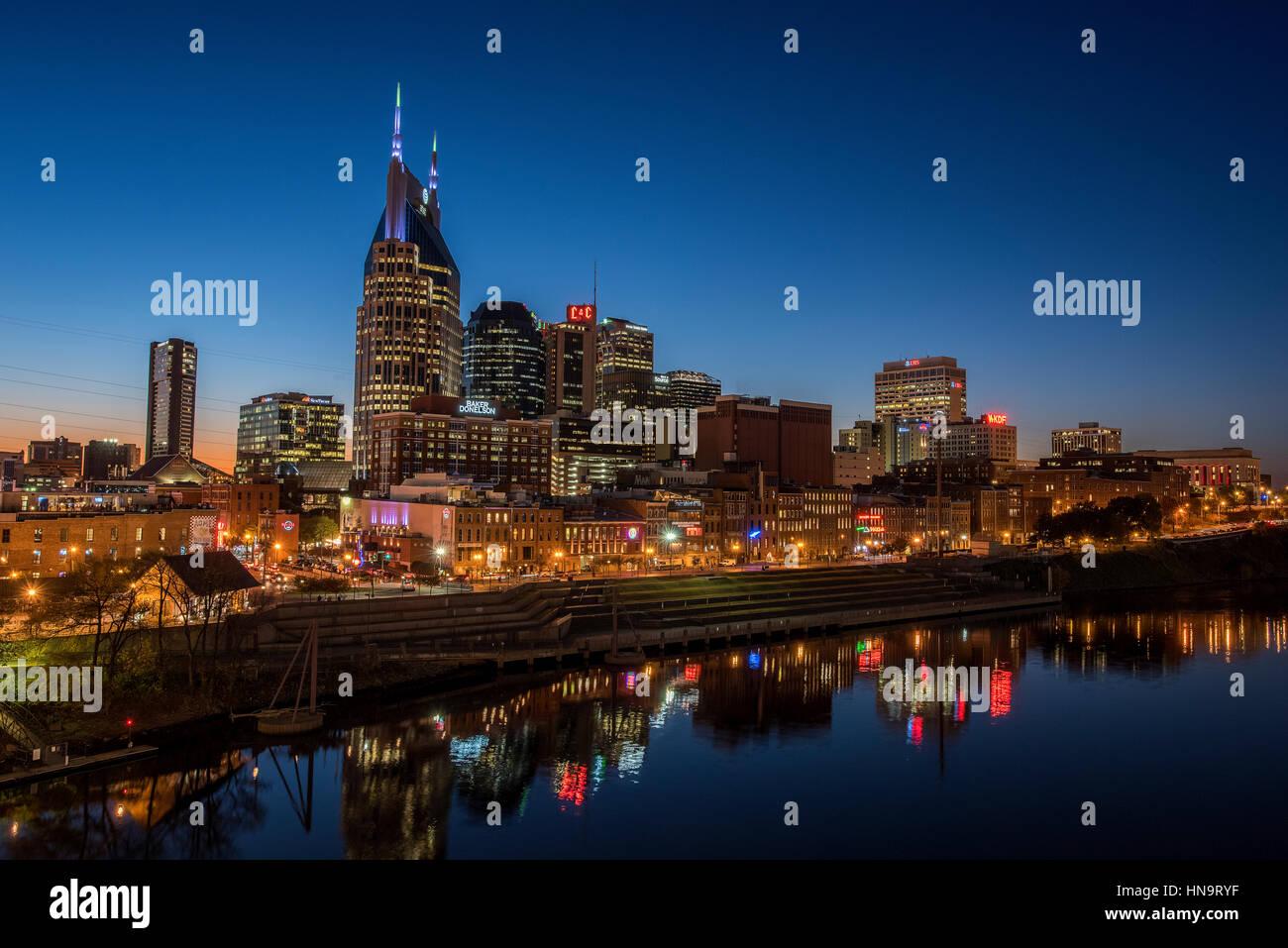 Nashville, Tennessee Überfluss in Lichter und Sonnenuntergang Stockfoto