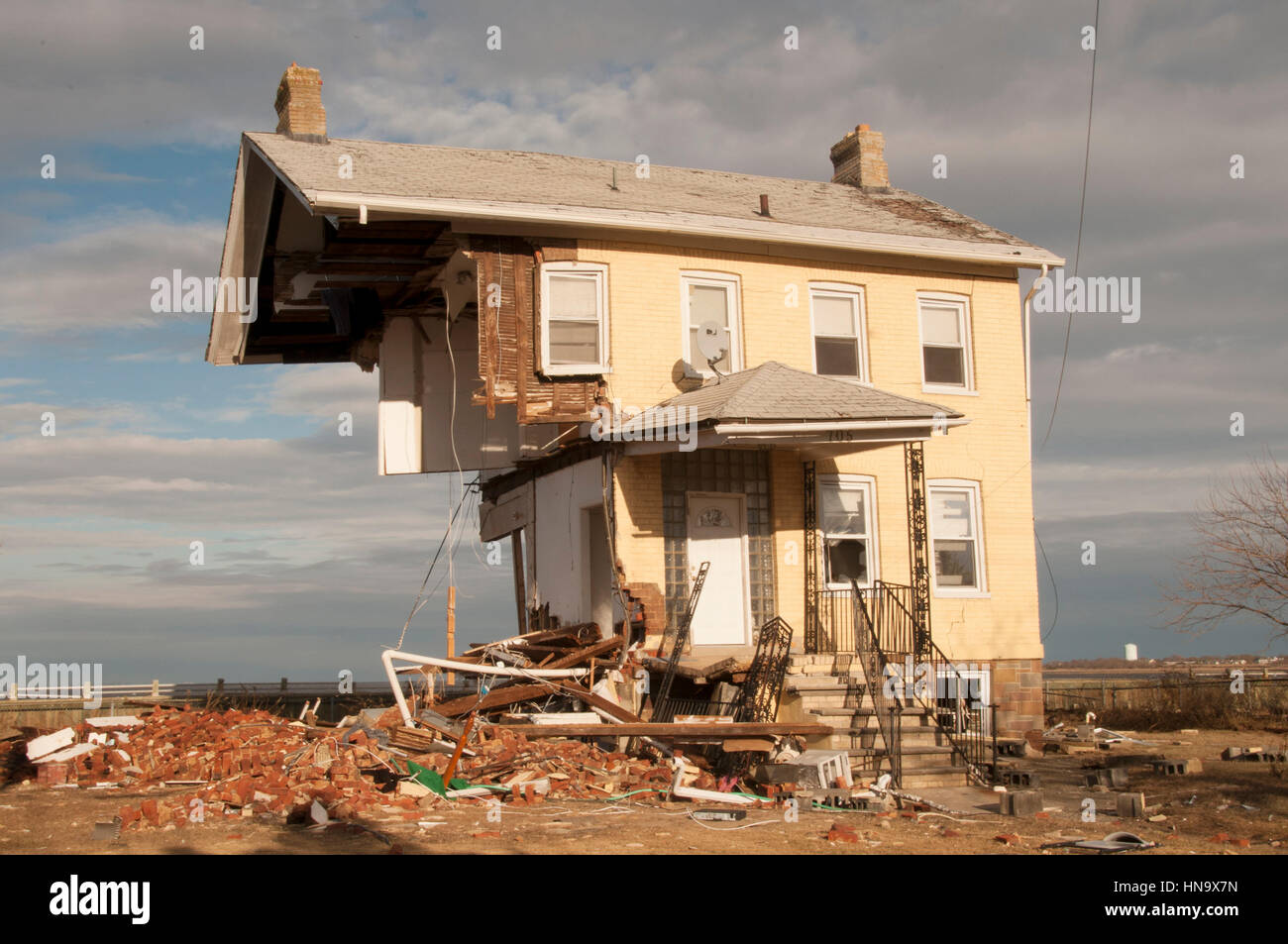 UNION BEACH, NJ, NOVEMBER 8: Ein Haus in New Jersey Union Strand ist beschädigt, nachdem Hurrikan Sandy durch die Gegend fegte. Stockfoto