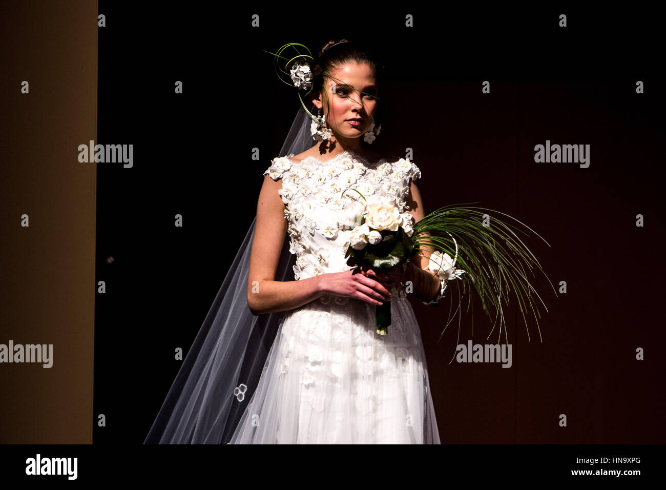 Mailand, Italien. 9. Februar 2017. Schokolade-Modenschau im Salon du Chocolat 2017, die wichtigste Veranstaltung rund um die Schokolade der Welt. Bildnachweis: Mairo Cinquetti/Pacific Press/Alamy Live-Nachrichten Stockfoto