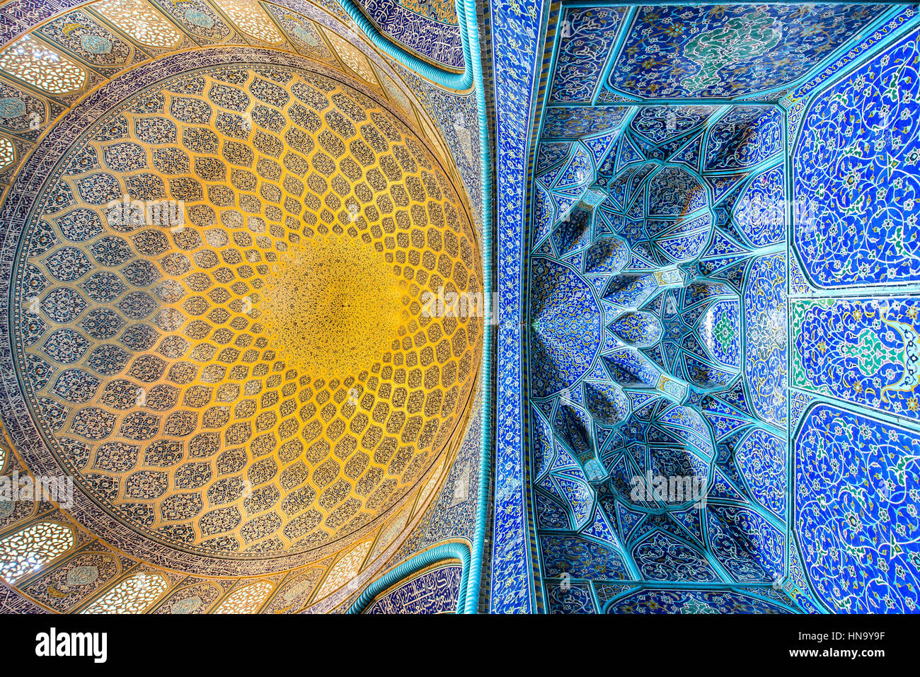 ISFAHAN, IRAN – 29. August 2016: Innendecke Sheikh Lotfollah-Moschee. Die Moschee und das Naqsh-e Jahan Quadrat sind eines UNESCO Weltkulturerbe Stockfoto