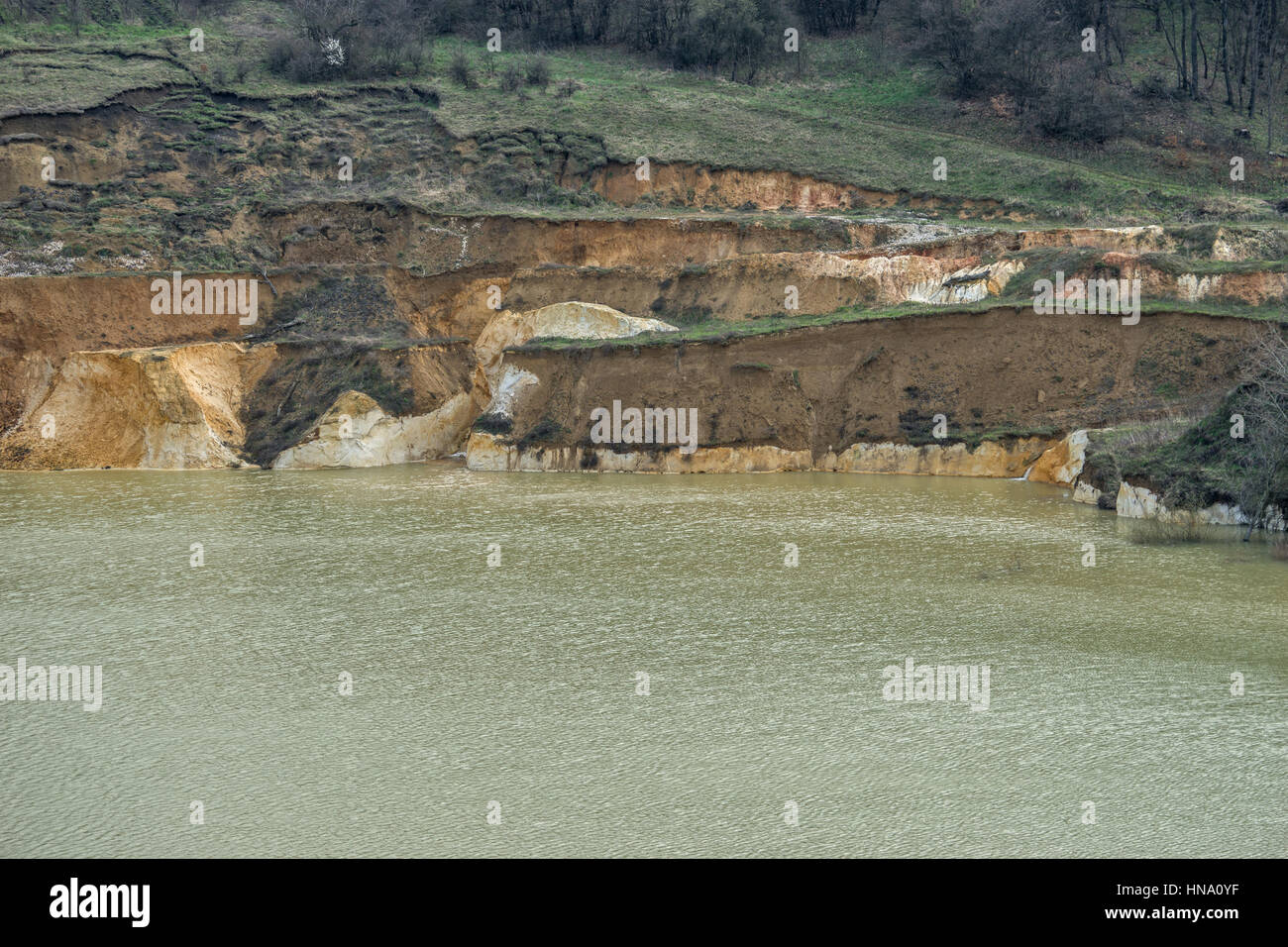 Künstlicher See geschaffen durch das Versenken von alten Quarzsand Bergwerk Stockfoto