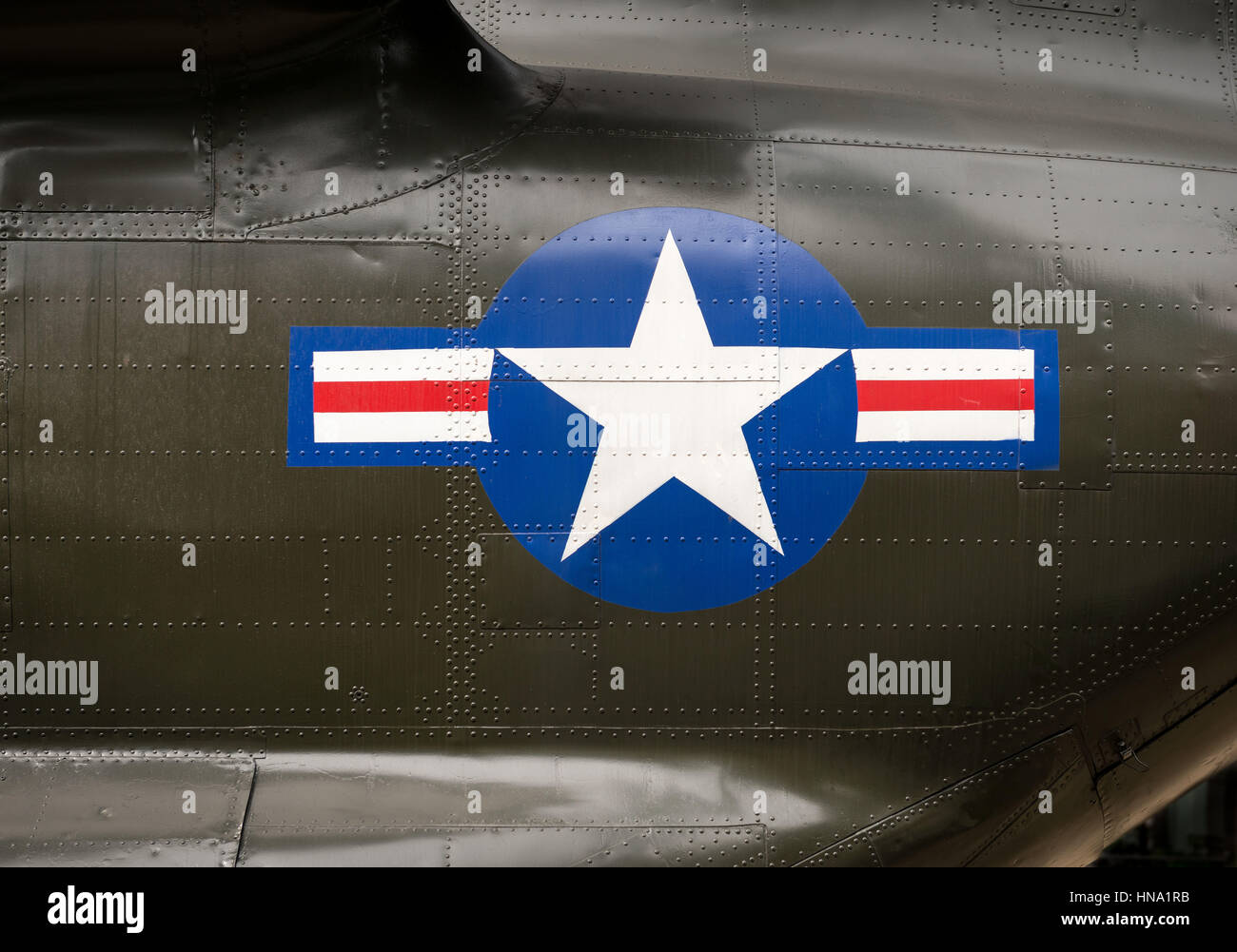 US-Armee Rondell und Streifen-Abzeichen auf der Seite einen Vietnam-Krieg-Hubschrauber Stockfoto