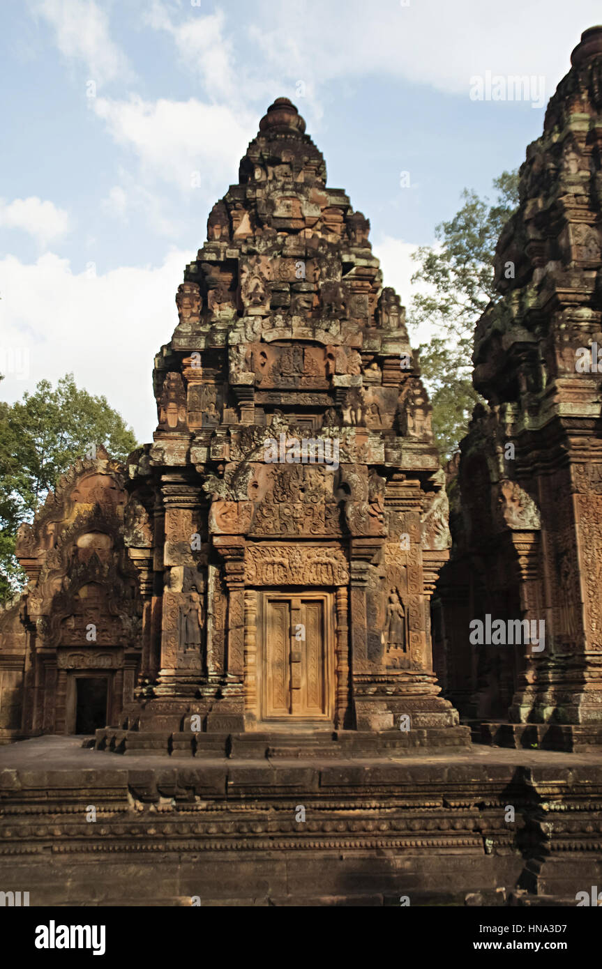 Banteay Srei Tempel, Angkor, Kambodscha. Die Zitadelle der Frauen dieser Tempel enthält die besten und meisten komplizierten Schnitzereien in Angkor zu finden. 967 CE Stockfoto