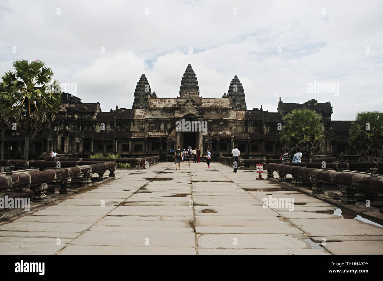 Eingang zum Angkor Wat, Siem Reap, Kambodscha. Größte religiöse Bauwerk der Welt 162,6 Hektar. UNESCO-Welterbe Stockfoto