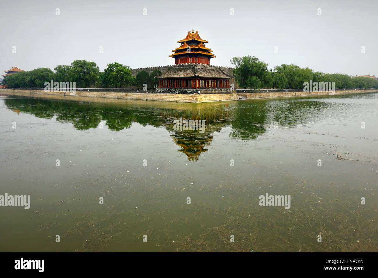 Der Wassergraben umgibt der verbotenen Stadt in Peking, China, Donnerstag, 28. Juli 2016 Foto: © Luke MacGregor + 44 (0) 79 79 74 50 30 luke@lukemacg Stockfoto