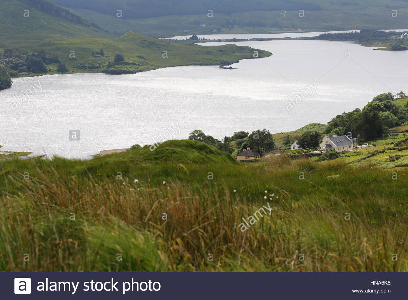 Irland in all ihrer Schönheit: ein See und Landschaft im Nordwesten Irlands Stockfoto