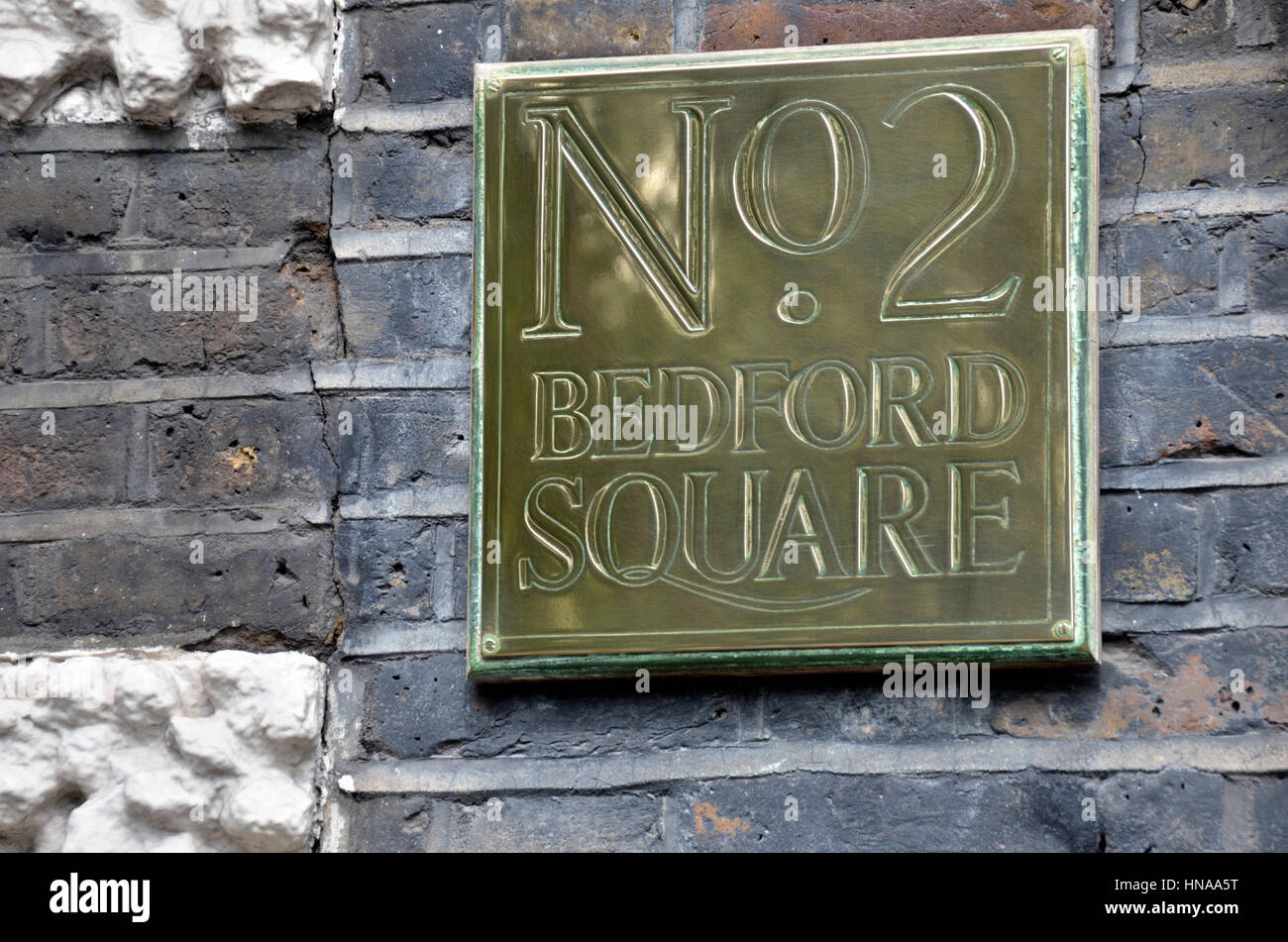 Nummer Nummer Bronzetafel 2 Bedford Square Street, London, UK. Stockfoto