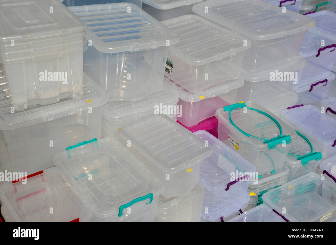Durchsichtigen Kunststoff Aufbewahrungsboxen mit Deckel Stockfoto