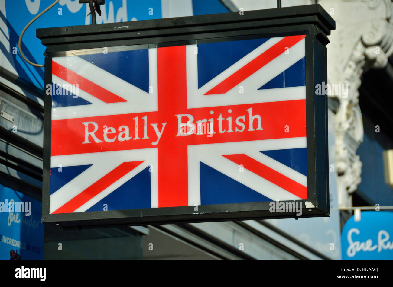Wirklich britische Zeichen vor einem Geschäft in Muswell Hill, London, UK. Stockfoto