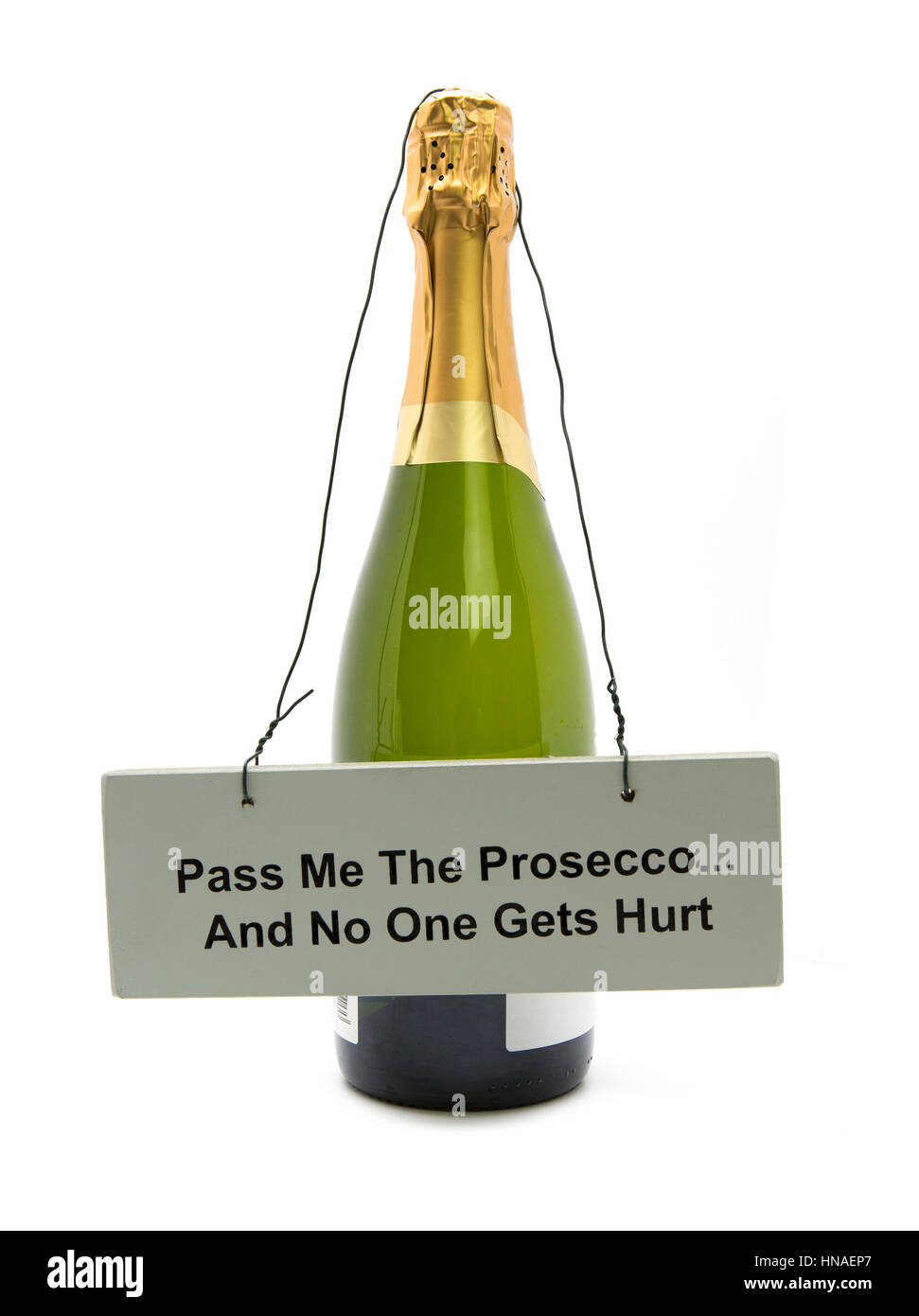 Flasche Prosecco mit einem Schild mit der Aufschrift Passme der Prosecco und niemand wird verletzt auf einem weißen Hintergrund Stockfoto