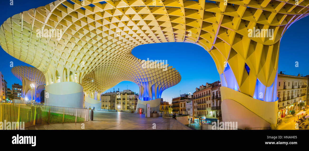 Sevilla, Spanien - 2. November 2016: Metropol Parasol in Plaza De La Encarnacion. J. Mayer H. Architekten, besteht es aus geklebten Holz mit einem polyuretha Stockfoto