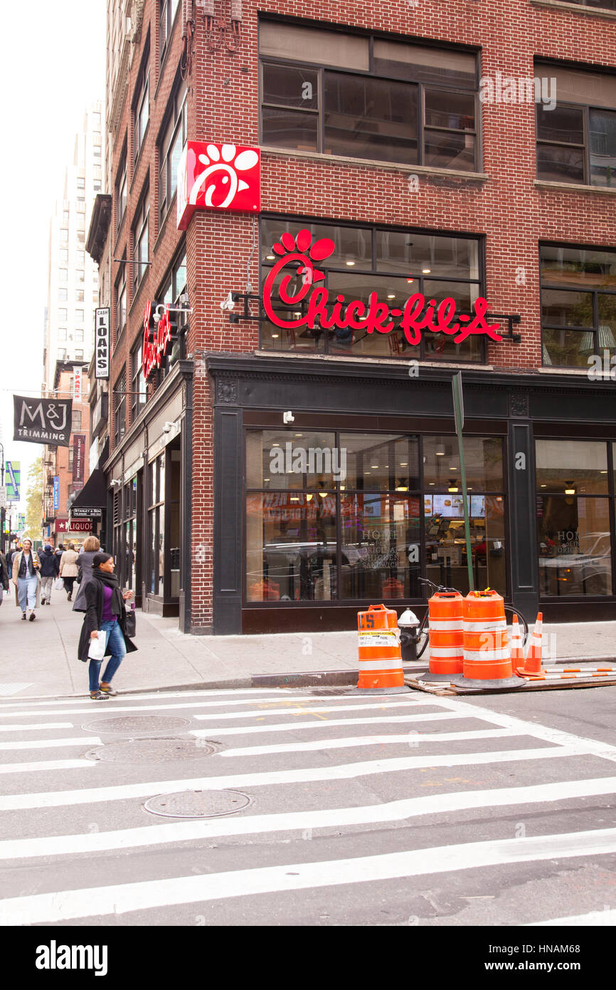 Chick-Fil-A Chicken Restaurant 1000 6th Ave, Manhattan, New York City, Vereinigte Staaten von Amerika. Stockfoto