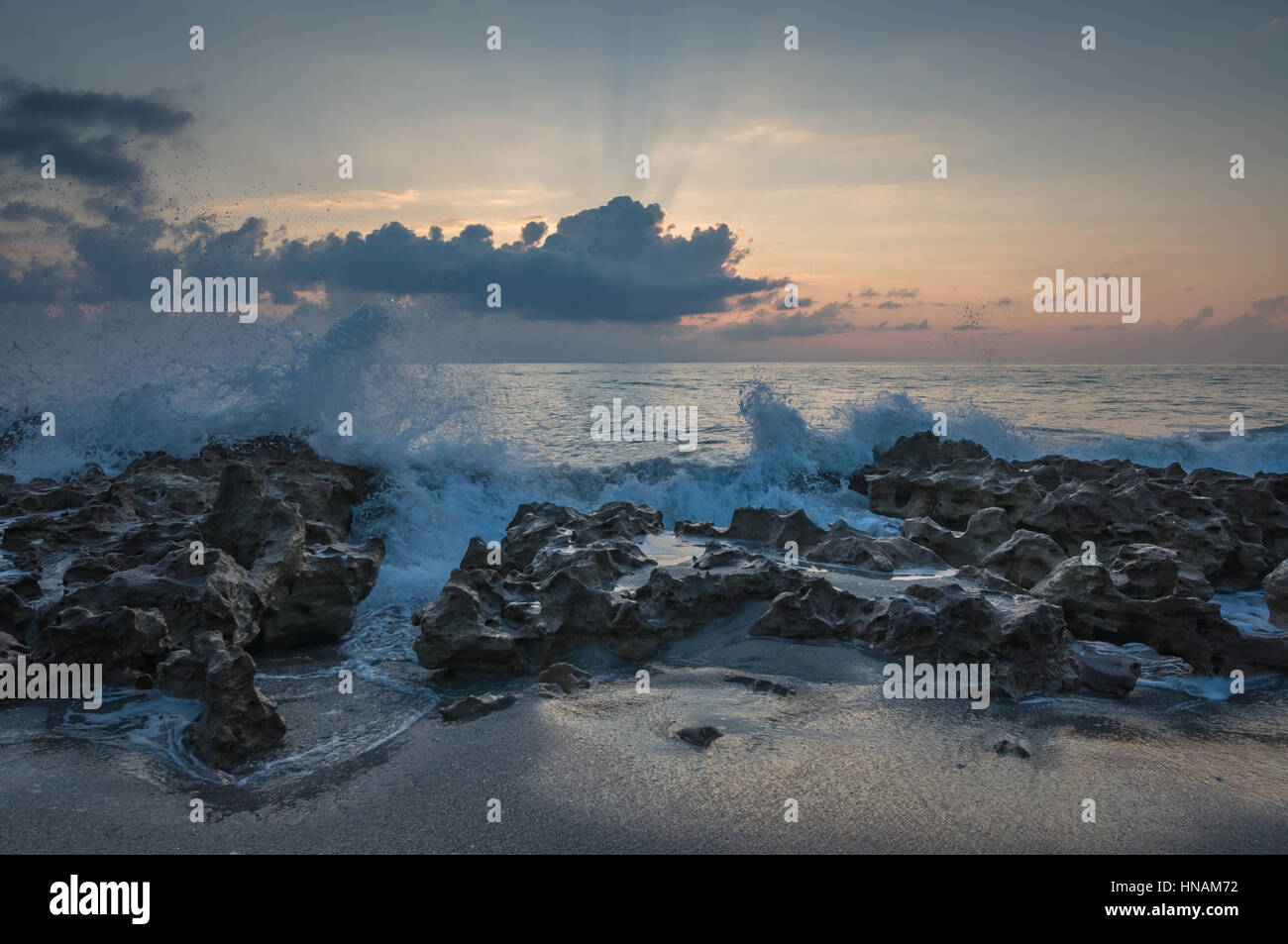 Am frühen Morgen Splash auf Jupiter Island, Fl Stockfoto