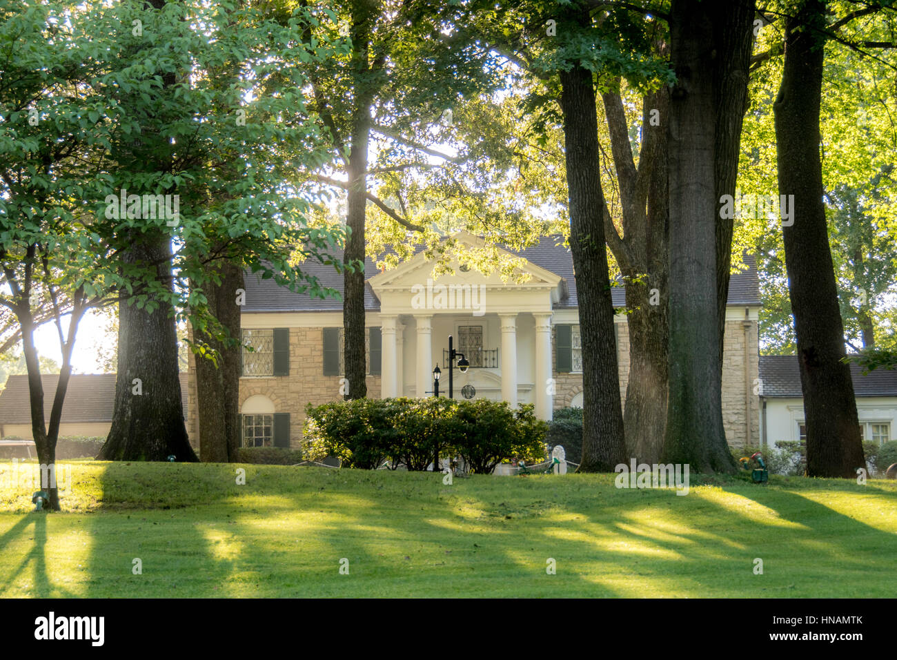 Elvis Presleys Zuhause Graceland In Memphis TN Stockfotografie Alamy Elvis Presleys Zuhause Graceland In Memphis TN Stockfotografie Alamy