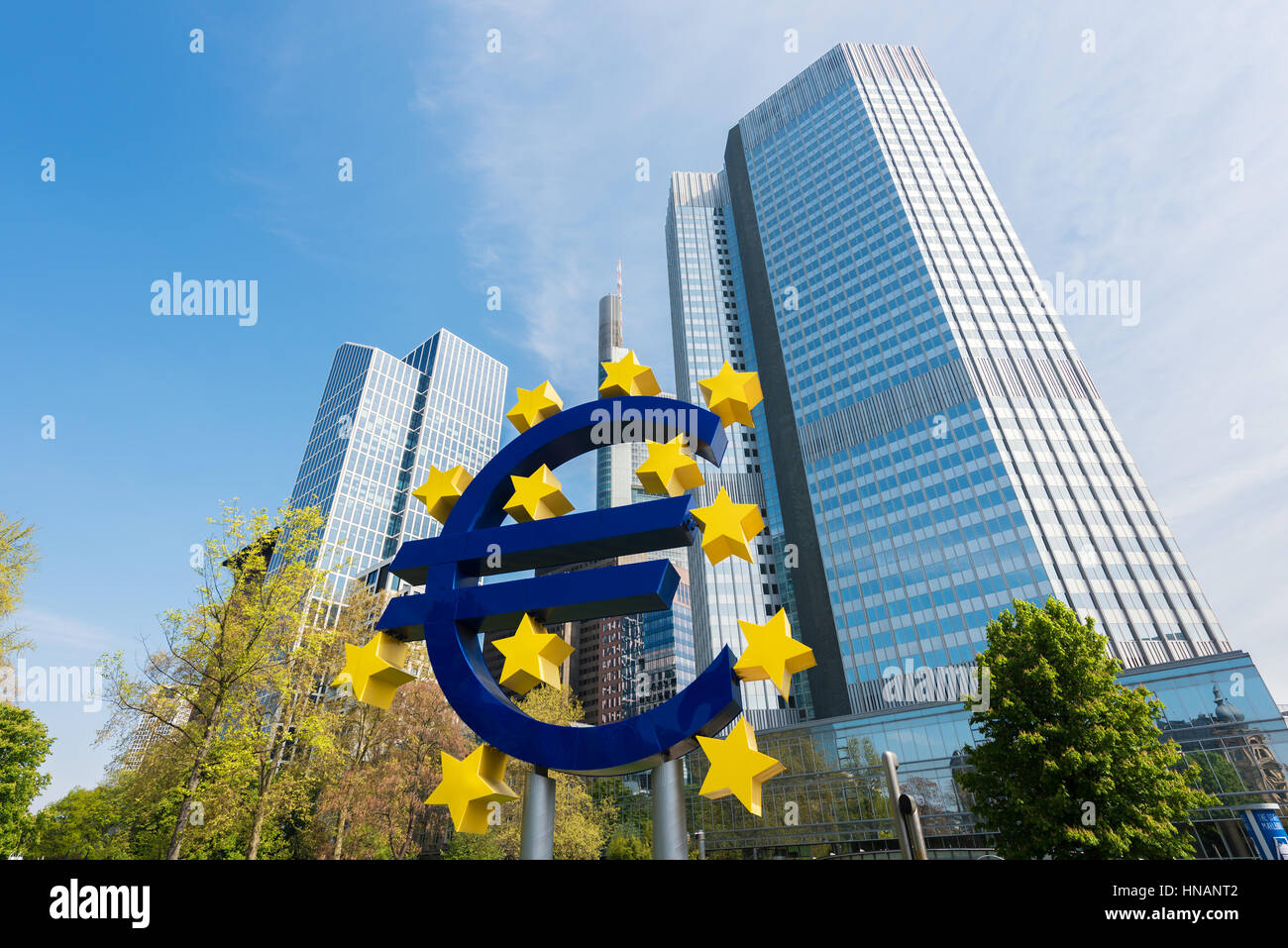 Frankfurt, Deutschland - 1. Mai 2016: Euro-Zeichen in Frankfurt Am Main, Deutschland. Frankfurt ist die größte Stadt des Bundeslandes Hessen Stockfoto