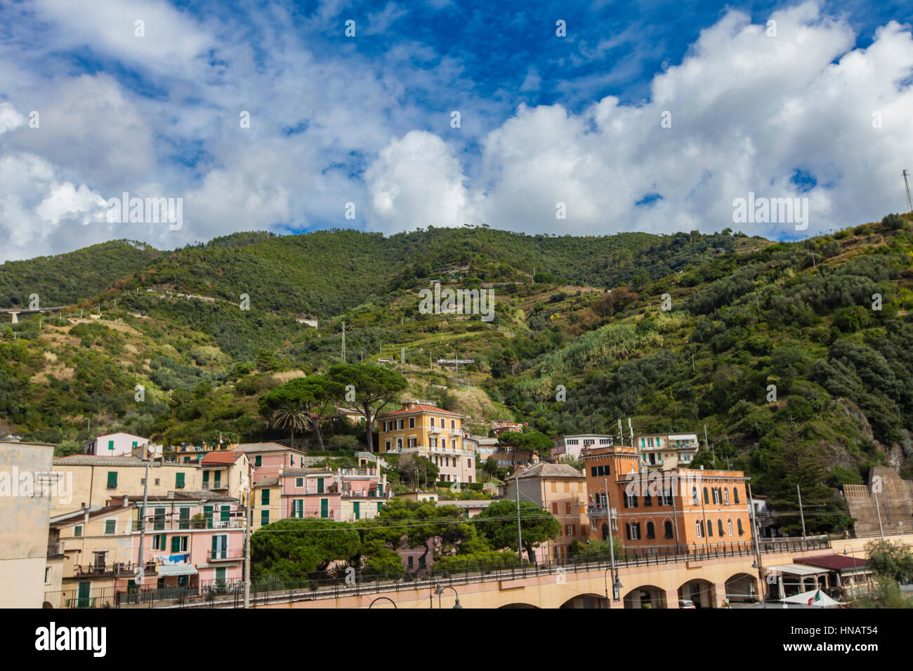 Häuser am Fuße in Monterosso al mare Stockfoto
