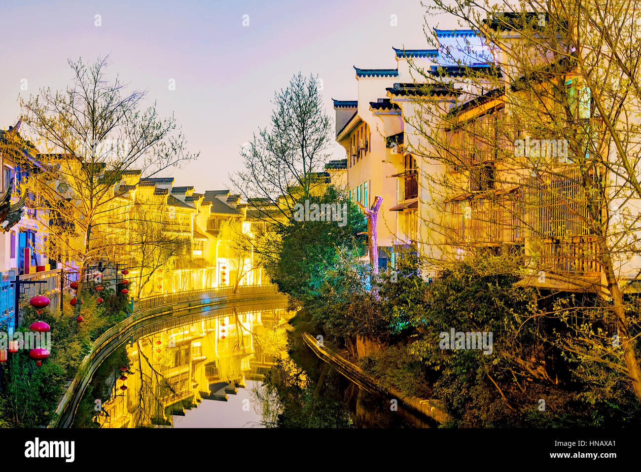 Traditionellen chinesischen Gebäuden in der Nacht in Fuzimiao Nanjing Stockfoto